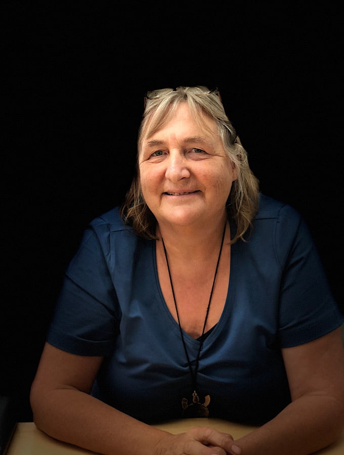 Frau im Dunkeln